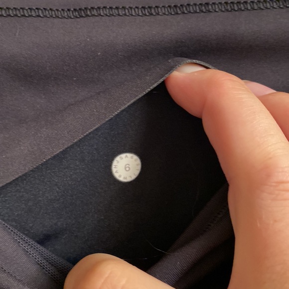 Lululemon In Movement crops - Picture 5 of 5